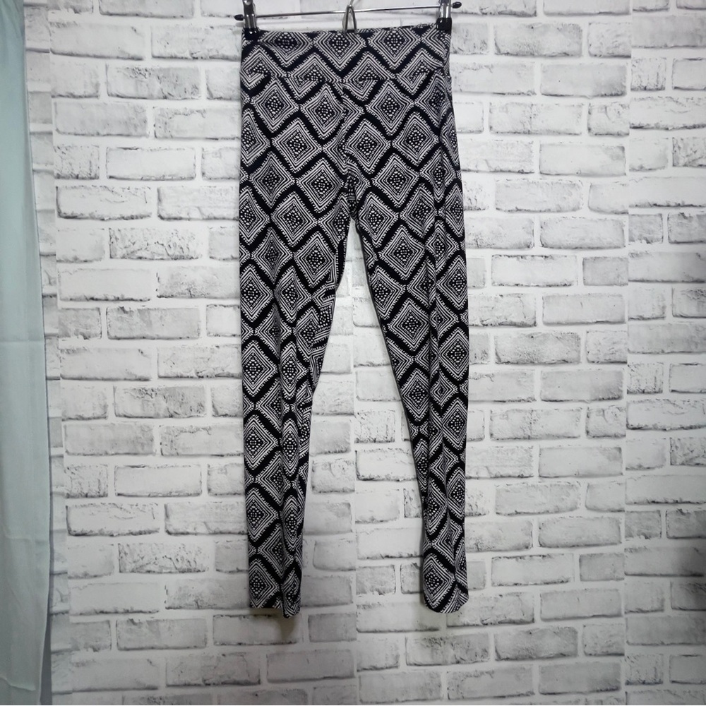 LuLaRoe Monochrome Geometric Leggings